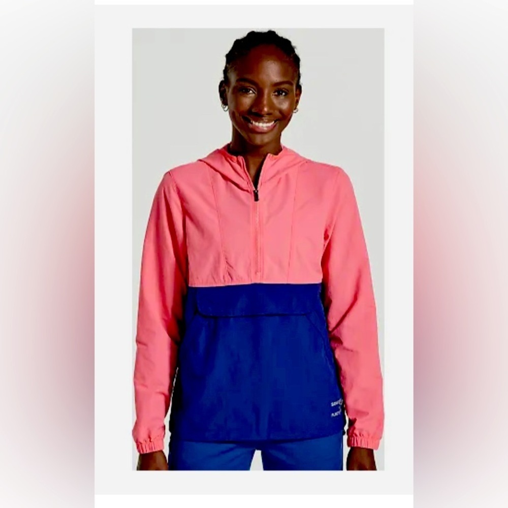 Women’s M Saucony Feet and Fleet quarter zip with middle button pocket